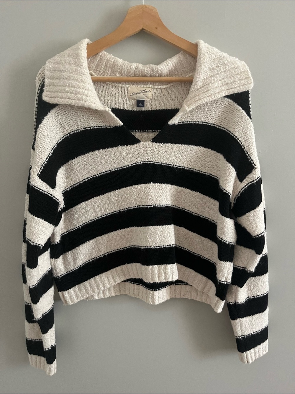 Universal Thread Black & Cream Striped V-Neck Sweater